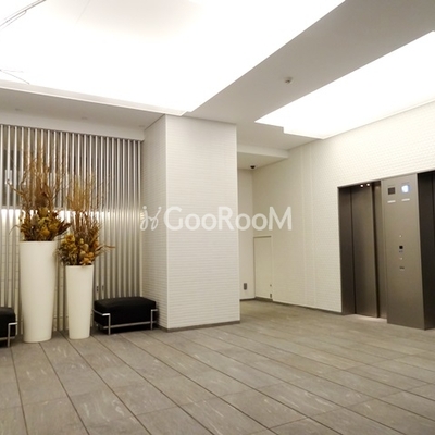 
						コンフォリア新中野 ロビー