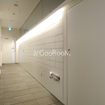 
						コンフォリア新中野 宅配BOX