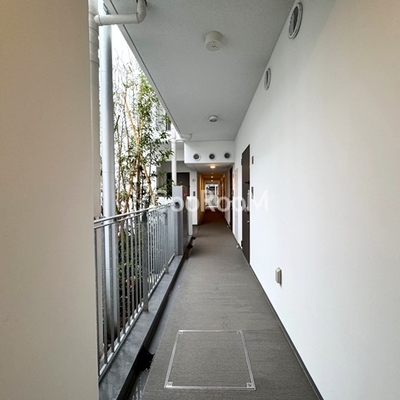 
						スタンズ柿の木坂 廊下