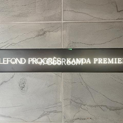 
						ルフォンプログレ神田プレミア 看板