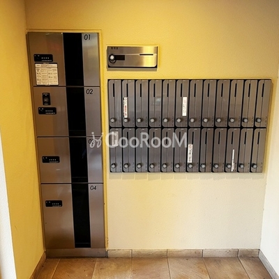 
						ファーストアパートメンツ三田 郵便受け