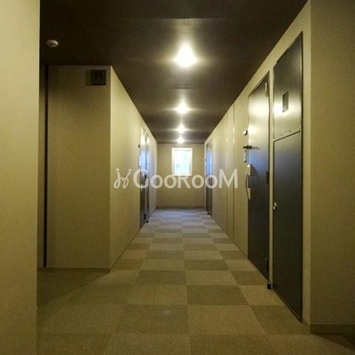 
						エミネンス高輪台 ロビー内廊下