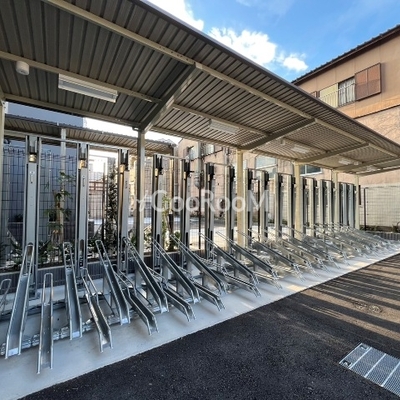 
						駐輪場