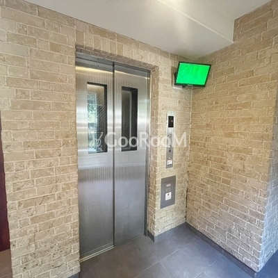 
						カスタリア荒川 エレベーター