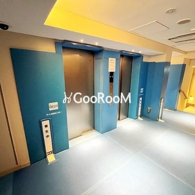 
						エレベーターホール