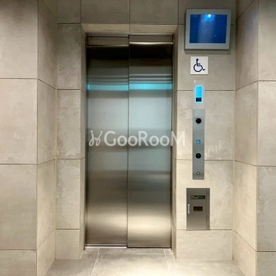 
						エレベーターホール