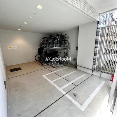 
						ラグゼナ秋葉原 バイク置場