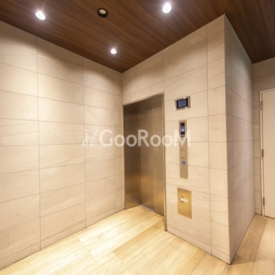 
						エレベーターホール