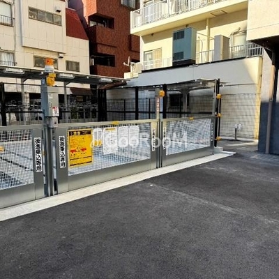 
						アーバネックス早稲田テラス 駐車場