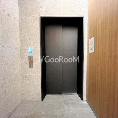 
						エレベーターホール