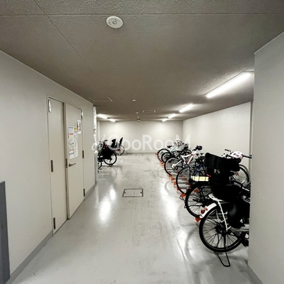 
						ザ・サンメゾン表参道　駐輪場