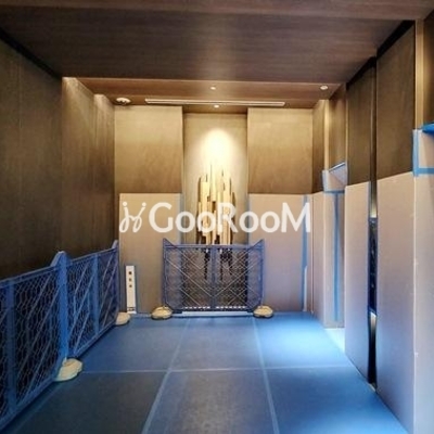 
						エレベーターホール