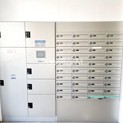 
						ルーエ中野坂上 郵便受け