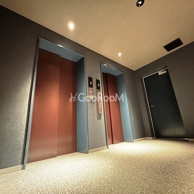 
						エレベーターホール