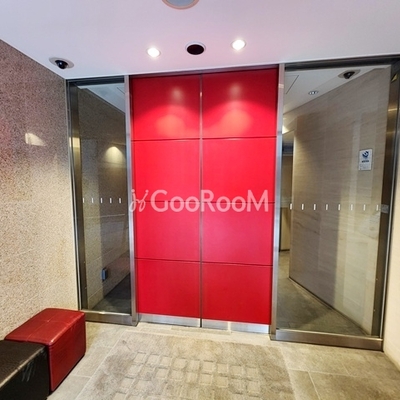 
						中目黒ウエスト 入口