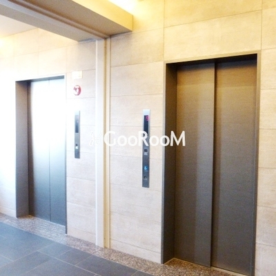
						エレベーターホール