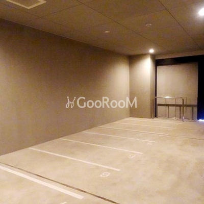 
						ライオンズフォーシア清澄白河  バイク置場