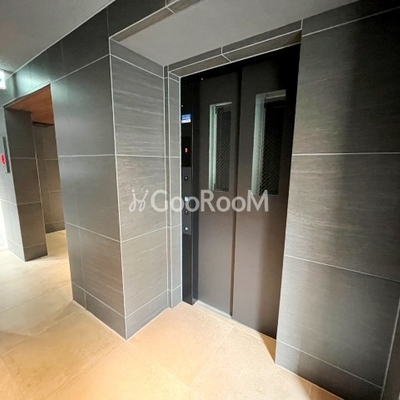 
						エレベーターホール