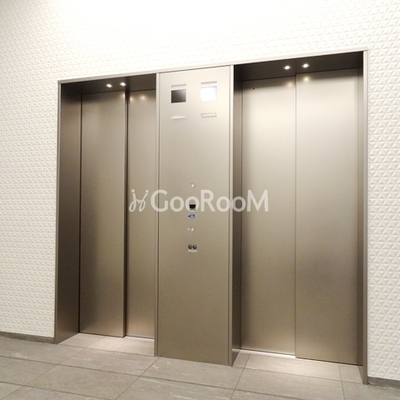 
						コンフォリア新中野 エレベーター