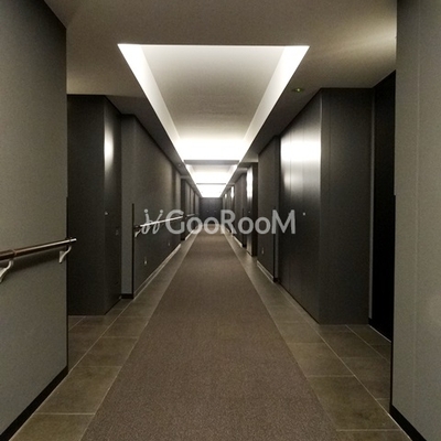 
						コンフォリア新中野 内廊下