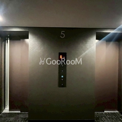 
						ロイジェント潮見 内廊下