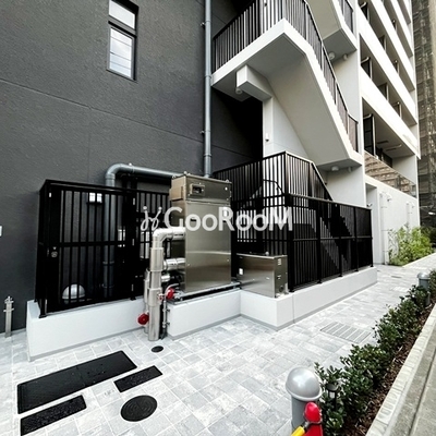 
						ザ・パークハビオ北千住 非常階段