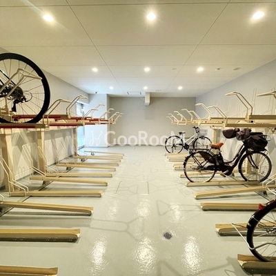 
						ソレアード早稲田 駐輪場