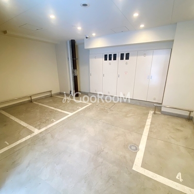 
						リーラ三鷹 駐車場