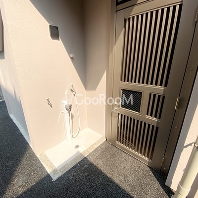 
						リーラ三鷹 非常出口