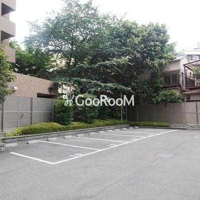 
						ザ・パークハビオ巣鴨  駐車場