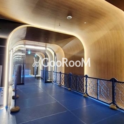 
						エレベーター入口