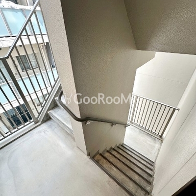 
						グランパセオ押上　階段