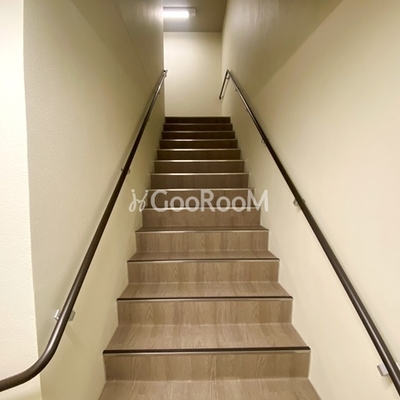 
						クラリティア横浜反町　階段2