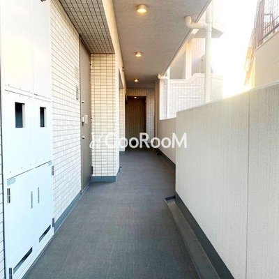 
						エスパローマ目白 廊下