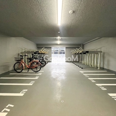 
						ロイヤルパークス赤羽ノース バイク置場