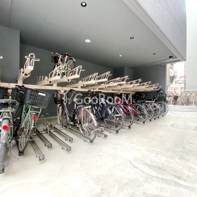 
						コンフォリア王子 駐輪場