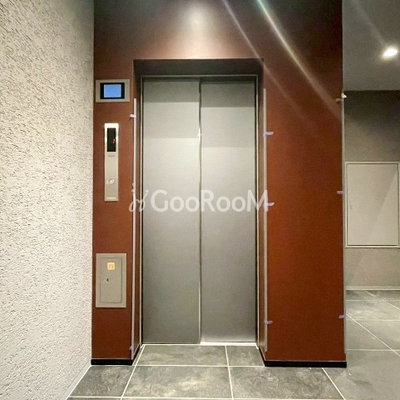 
						エレベーターホール