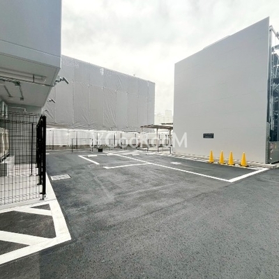 
						オアーゼ日暮里レジデンス 駐車場通路