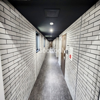 
						クレアーレ上目黒諏訪山  内廊下