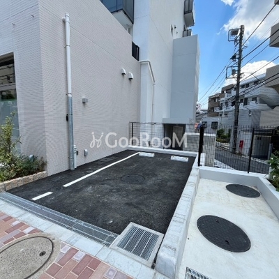 
						クレストコート東中野 駐車場