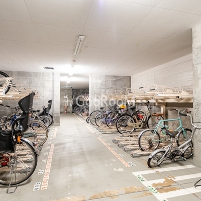 
						バイク置場