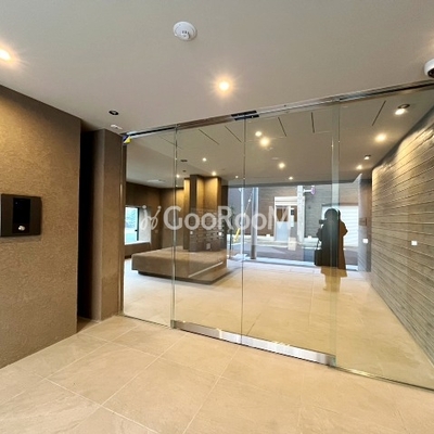 
						コンフォリア・リヴ両国イースト エントランス