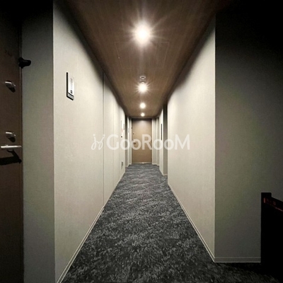 
						コンフォリア・リヴ両国イースト 内廊下