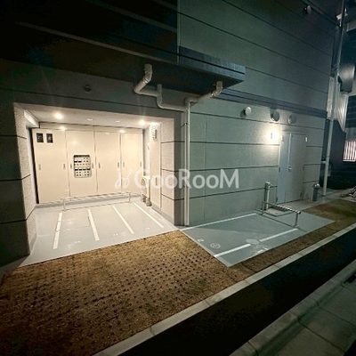 
						アジールコート三宿テラス　バイク置き場1