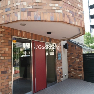 
						ファーストアパートメンツ三田 エントランス