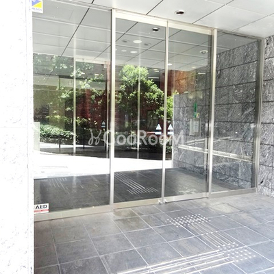 
						レジディア西麻布  エントランス