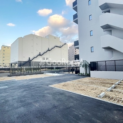 
						コンフォリア・リヴ豊洲キャナル 駐車場