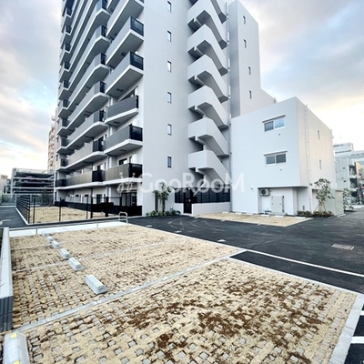 
						コンフォリア・リヴ豊洲キャナル 駐車場2