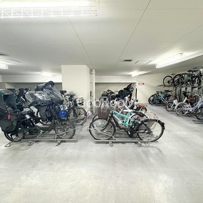 
						大崎ウエストシティタワーズ　駐輪場