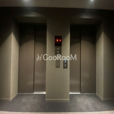 
						シーズンフラッツ大森西 エレベーターホール